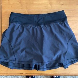 Lulu lemon size 4 athletics skirt in mint condition